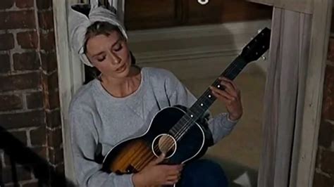 Moon River - Breakfast at Tiffanys - Audrey Hepburn - YouTube