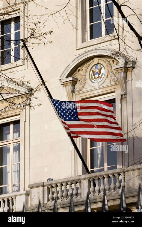 Usa embassy building paris hi-res stock photography and images - Alamy