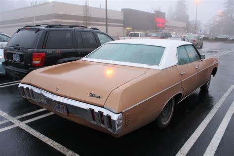 OLD PARKED CARS.: 1970 Chevrolet Impala 4-door hardtop. | Chevrolet impala, 1970 chevy impala ...