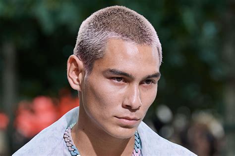 GQ | 6 วิธีตัดผมทรง Buzz Cut ที่คุณสามารถใช้ปัตตาเลี่ยนตัดได้เองเลยที่บ้าน