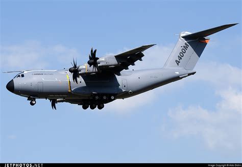 File:Airbus A400M, Airbus Industrie JP7153917.jpg - Wikipedia