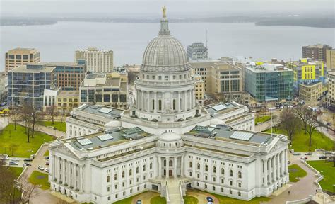 Wisconsin State Capitol Building - Nieman Roofing Co., Inc.