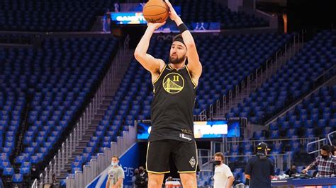 "Klay Thompson started the scrimmages off with a big dunk, made 18 ...