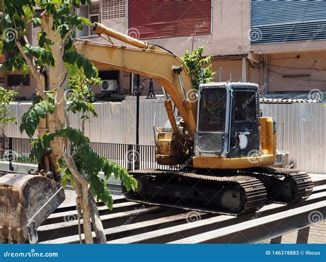 Crawler Excavator on a Construction Site Editorial Stock Photo - Image of tracked, iron: 146378883