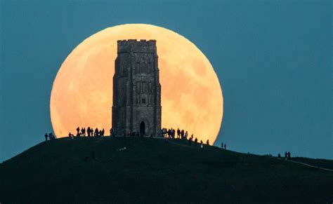 Photo Gallery of the Once in a Generation Supermoon Eclipse | Time