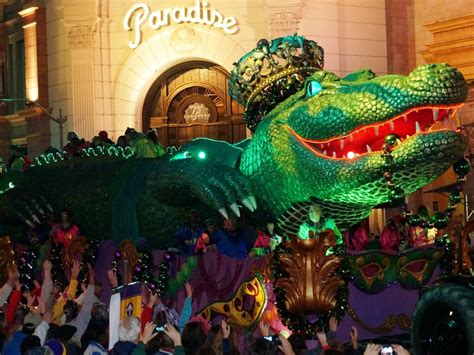 Theme Park Whispers: Mardi Gras 2014 at Universal "Laissez Les Bon ...