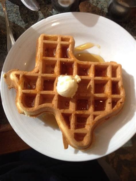 The Texas Waffle Maker Review | Easy Kitchen Appliances