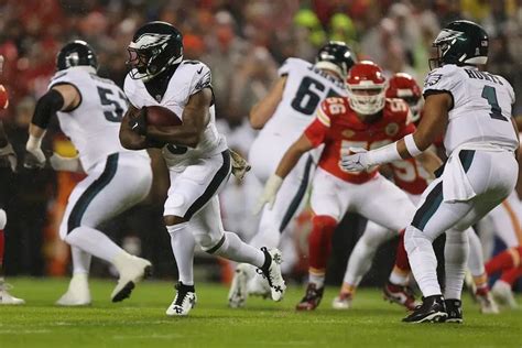 Eagles’ D’Andre Swift scores TD to it up in Kansas City