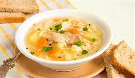 18 Receitas de Sopa de Frango + Possibilidades Reconfortantes