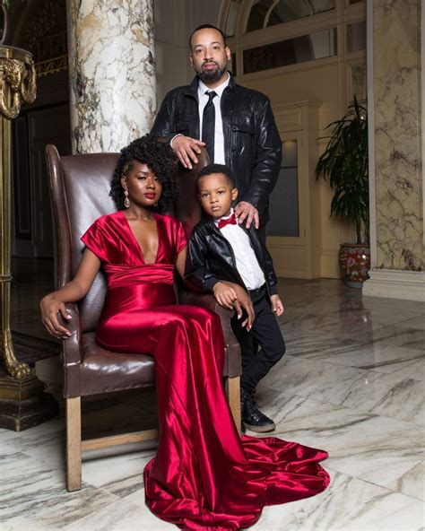 20 Black Family Holiday Photos Sure to Put You In the Holiday Spirit - | Family photo outfits ...