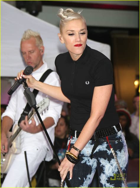 Gwen Stefani Brings Spiderwebs To Today Show: Photo 1892771 | Gwen Stefani, No Doubt Pictures ...