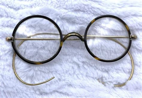 10 Most Valuable Antique Eyeglasses: Identification and Valuation