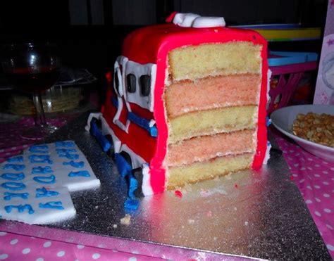 Chuggington Wilson cake inside look | Chuggington birthday c… | Flickr