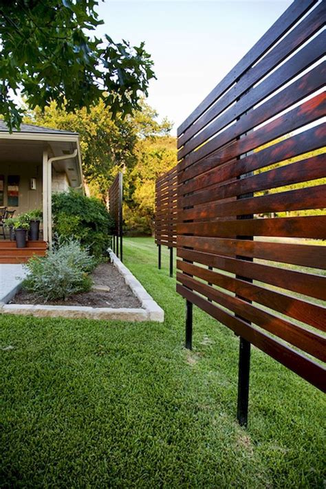 DIY Backyard Privacy Fence Ideas on A Budget (17) | Privacy landscaping, Backyard privacy ...