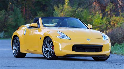 2017 Nissan 370Z Roadster Review: Old dog, same tricks