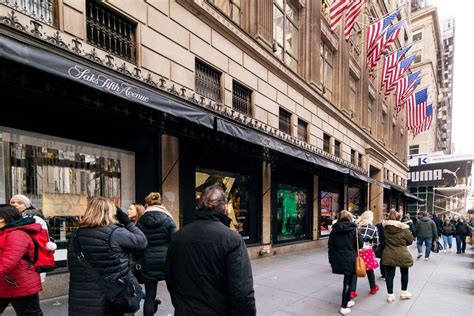 Shopping on New York's Famous 5th Avenue