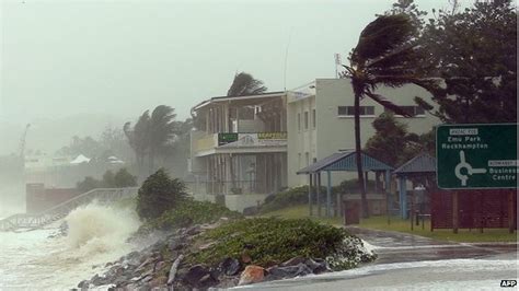 Australia storms: Cyclones hit Queensland and Northern Territory - BBC News