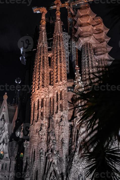 Night view of the La Sagrada Familia cathedral. Impressive cathedral ...