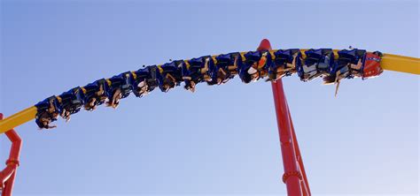 WONDER WOMAN™ Flight of Courage - Six Flags Magic Mountain