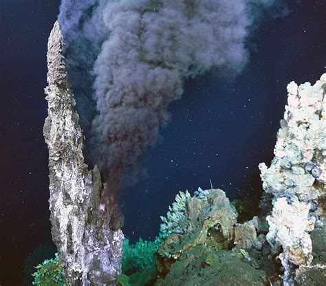 Underwater Fire – Exploring Submarine Volcanoes – SEVENSEAS Media