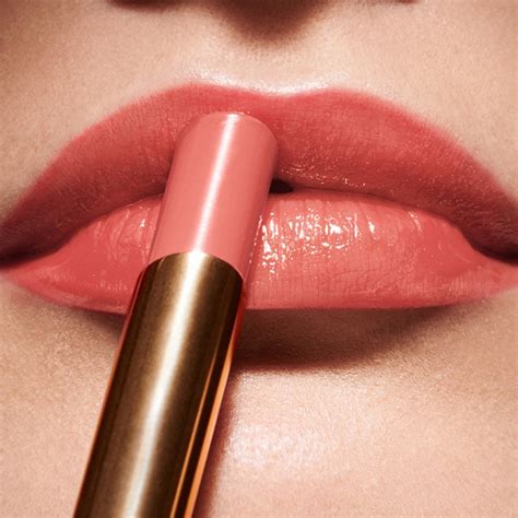 Estée Lauder Introduces New Pure Color Illuminating Shine Lipsticks