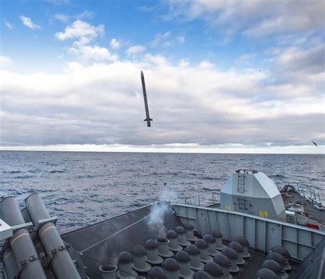 Sea Ceptor launch from HMS Argyll [1200x1034] : r/MissilePorn