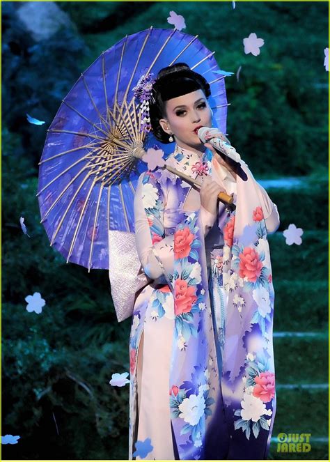 Katy Perry: 'Unconditionally' Performance at AMAs 2013 (Video)!: Photo ...