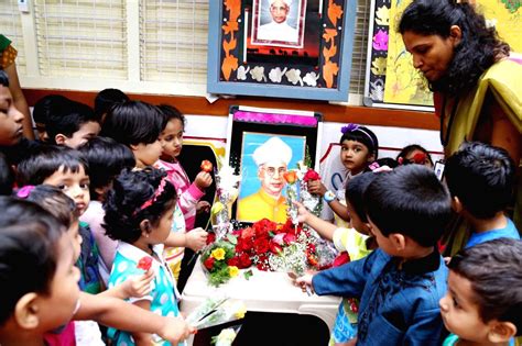 Children offering floral to Dr Sarvepalli Radhakrishnan portrait in ...