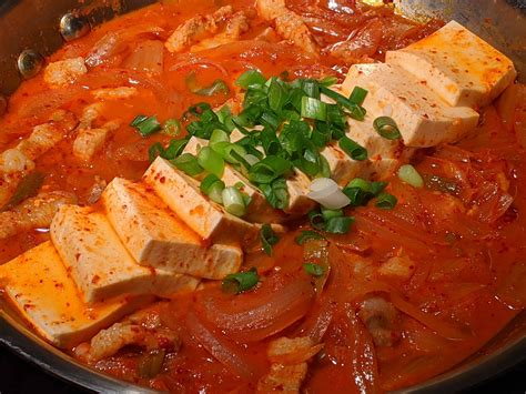 Kimchi stew (Kimchi-jjigae) recipe - Maangchi.com