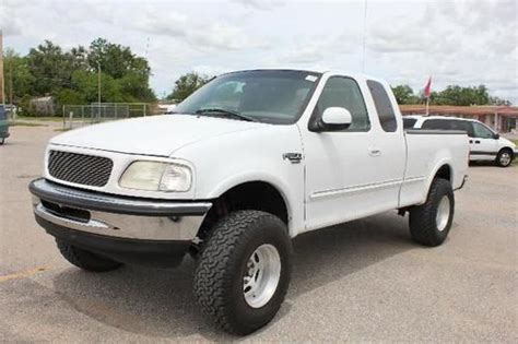 Sell used 1998 Ford F250 Lifted extended cab Runs Good NO RESERVE in Wichita, Kansas, United States