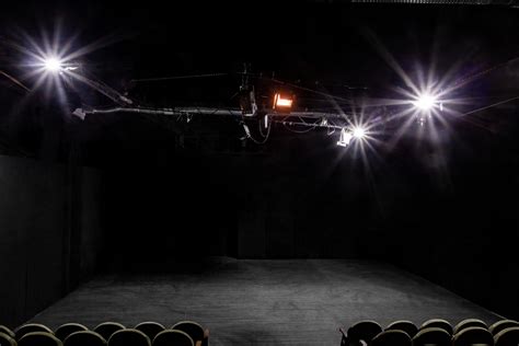 How to Set the Mood: A Complete Guide to Theatre Lighting - Theatre Haus