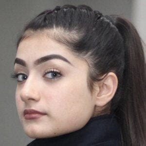 Amulya Rattan - Age, Family, Bio | Famous Birthdays