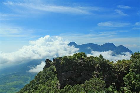 MOUNTAIN HIKING GUIDE: List of Famous Mountains in the Philippines