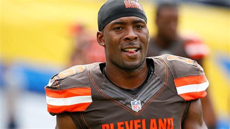 Browns release WR Andrew Hawkins