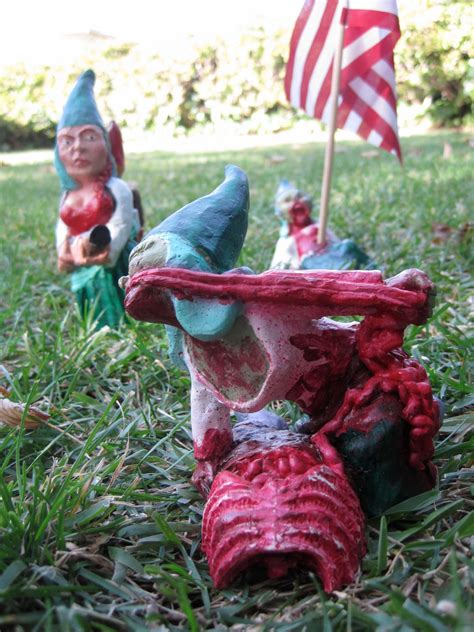 Zombie garden gnomes add gore to greenery (pictures) - CNET