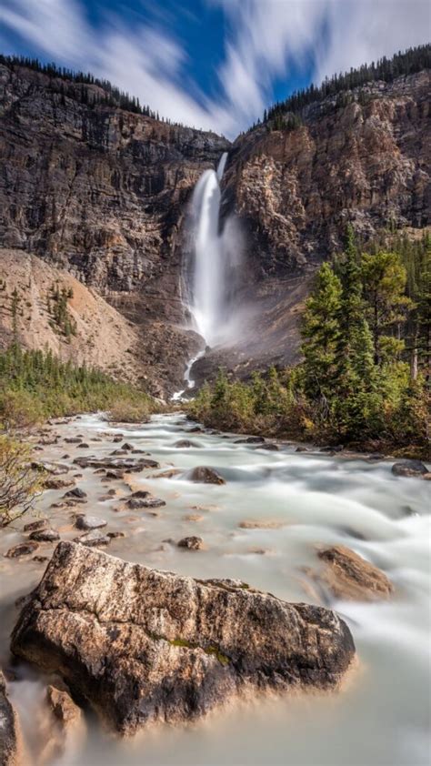 Takakkaw Falls in Yoho • A Guide to Visiting