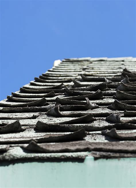 Wind Damaged Shingles and Common Roofing Problems | Powerblanket