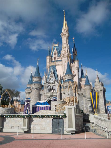 Magic Kingdom castle from the front (my last photo of the trip) | Magic ...