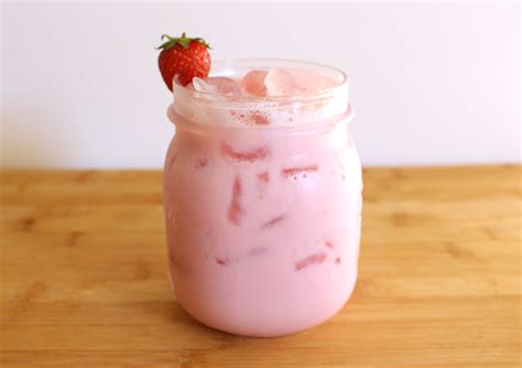 Strawberry Agua Fresca de leche - GUBlife