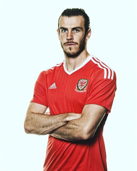 Gareth Bale, Wales. Euro 2016 Welsh Football, Football 2013, National Football Teams, Football ...