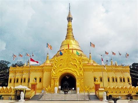 Welcome to Indonesia Blog: Golden Pagoda Lumbini - Berastagi