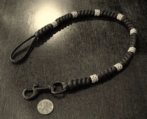 35 DIY Paracord Lanyard Patterns | Tutorials