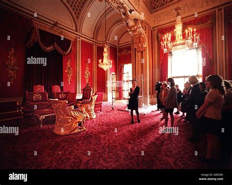 Buckingham palace throne room hi-res stock photography and images - Alamy