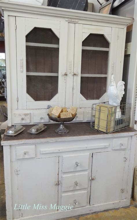 LittleMissMaggie: Old Farm House Cabinet