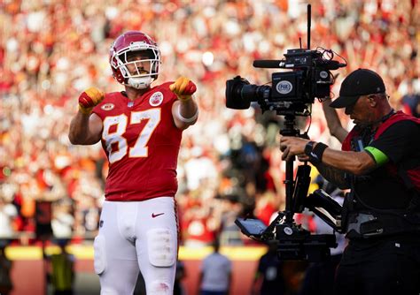 Former Cincinnati Bearcats Tight End Travis Kelce Reveals Unique Way ...