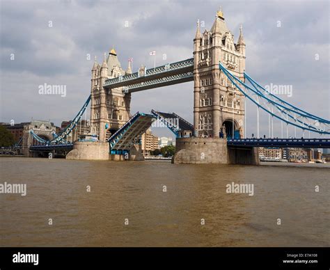 Cruise ship passing through Tower Bridge on the River Thames Stock ...