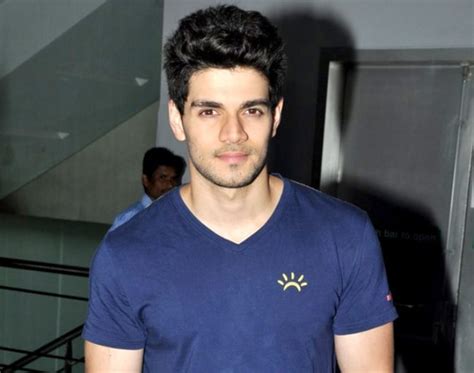 Sooraj Pancholi Height, Weight, Age, Girlfriends, Family, Facts