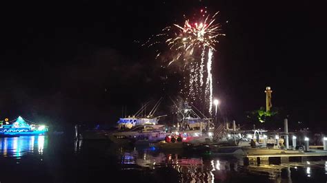 Fireworks - Palm Beach Holiday Boat Parade - Jupiter FL - YouTube