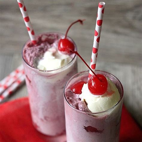 21 Boozy Ice Cream Cocktail Recipes That Will Float Your Boat - Brit + Co