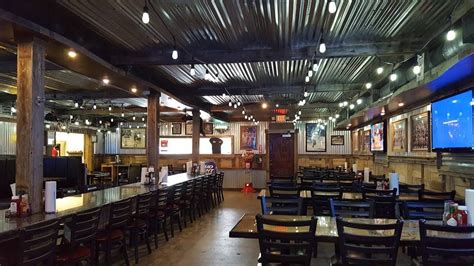 Van's Burgers & Soda Bar - Restaurant | 411 E Magnolia St, Mathis, TX 78368, USA